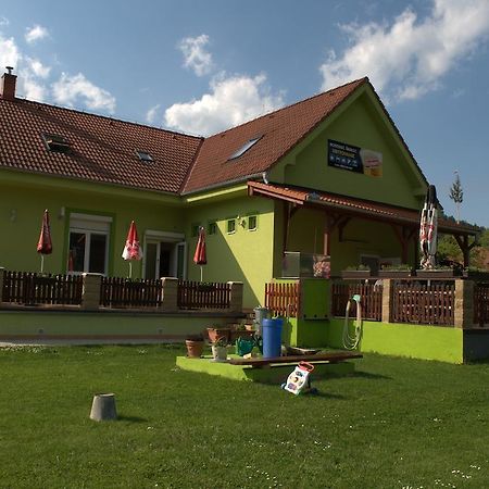 Hostinec Vo Visnovom Stará Turá Eksteriør bilde